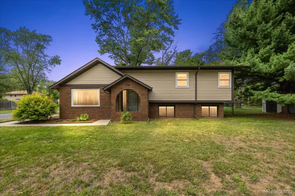 7710 RICHARDSON RD