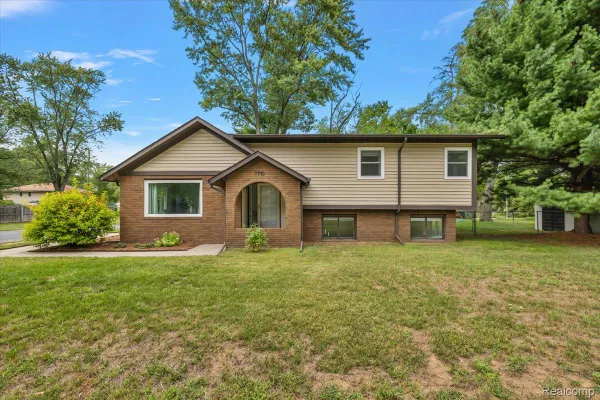 7710 RICHARDSON RD