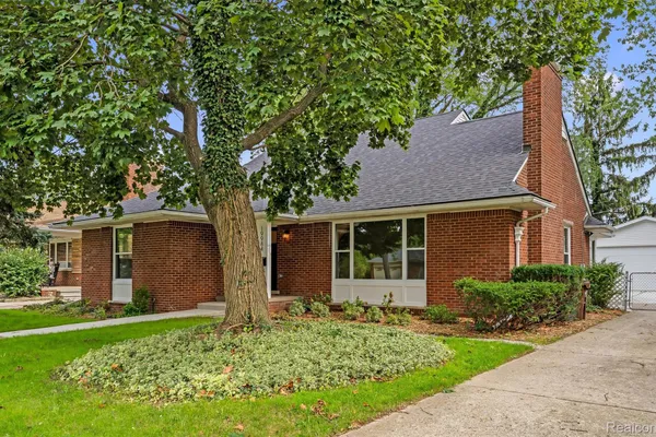 19984 FAIRWAY DR