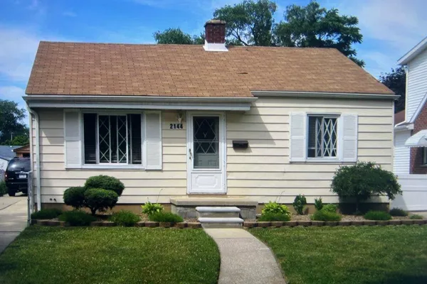 2144 CLEVELAND AVE