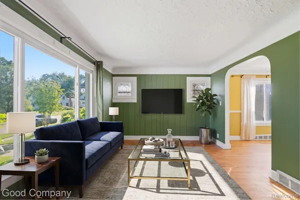 520 E MUIR AVE