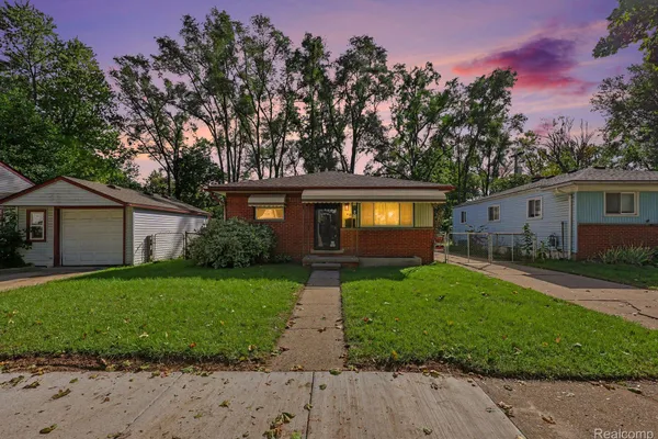 403 W GEORGE AVE