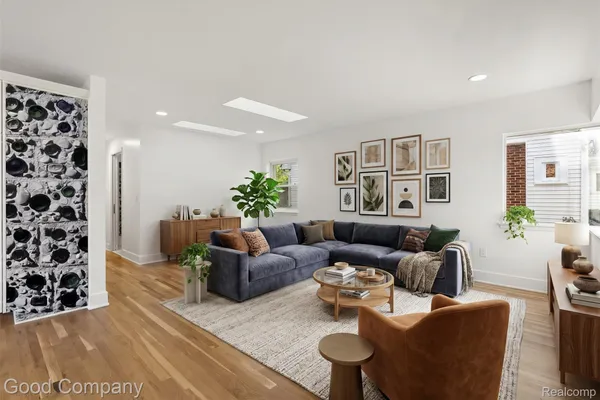 39 W ELZA AVE