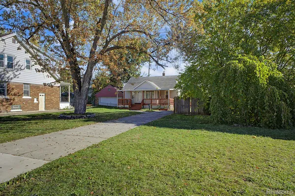 6890 GREENVIEW AVE