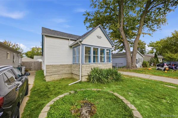 398 W GOULSON AVE