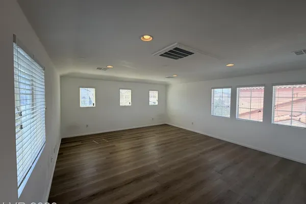 6522 DITMARS ST