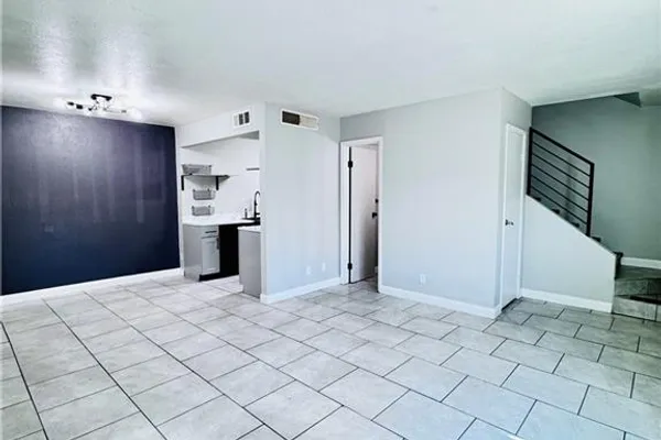 3671 VILLA KNOLLS E DR
