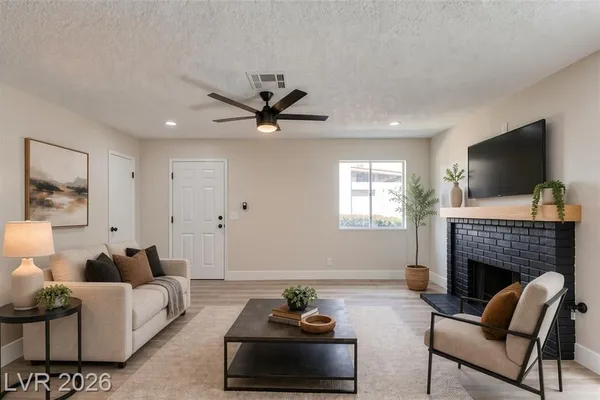 3638 VILLA KNOLLS E DR