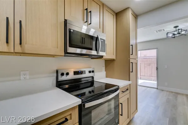 3638 VILLA KNOLLS E DR