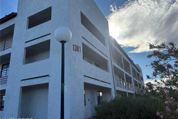 1381 E UNIVERSITY AVE 207