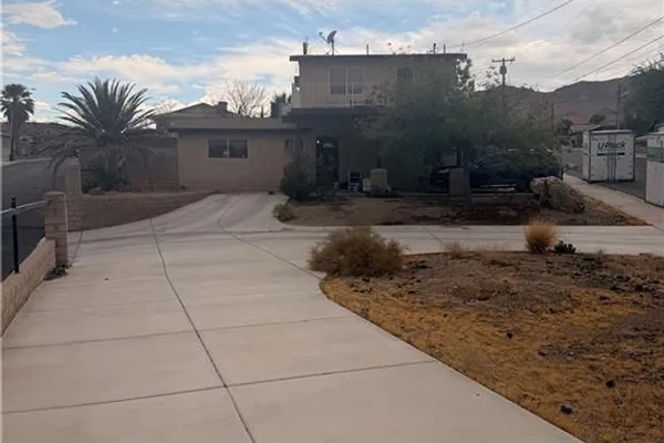 301 LAKEVIEW DR