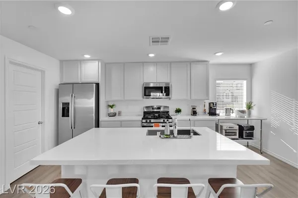 3558 RESERVE CT
