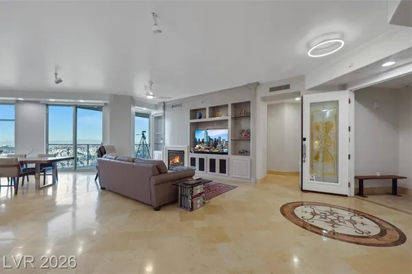 9103 ALTA DR 404