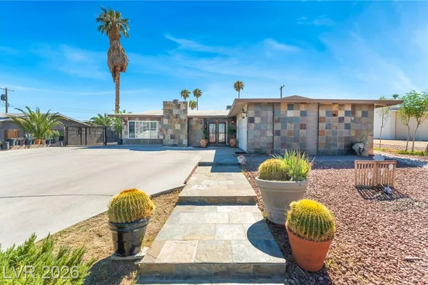 1679 GOLDEN ARROW DR