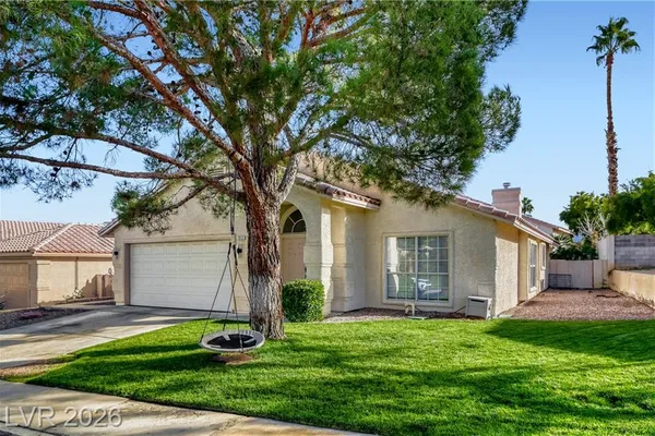 1915 CORALINO DR