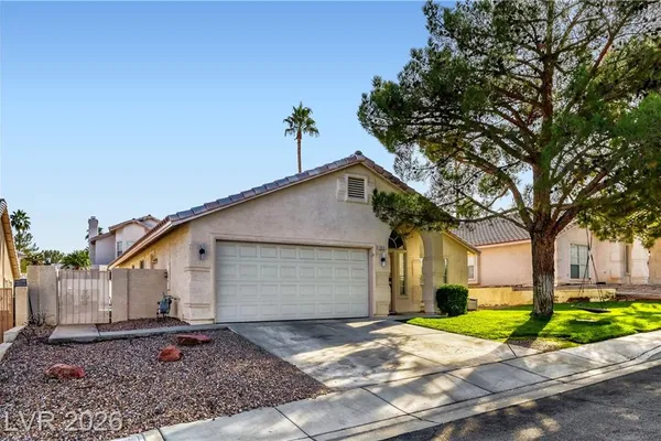 1915 CORALINO DR