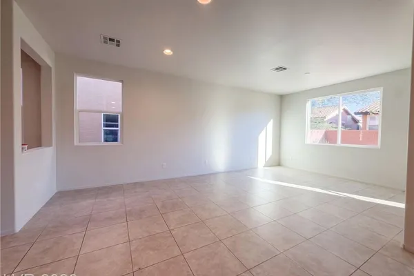 10713 DOBBS AVE