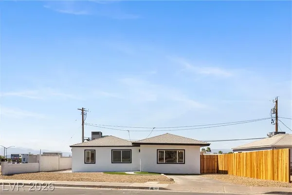 30 E VICTORY RD