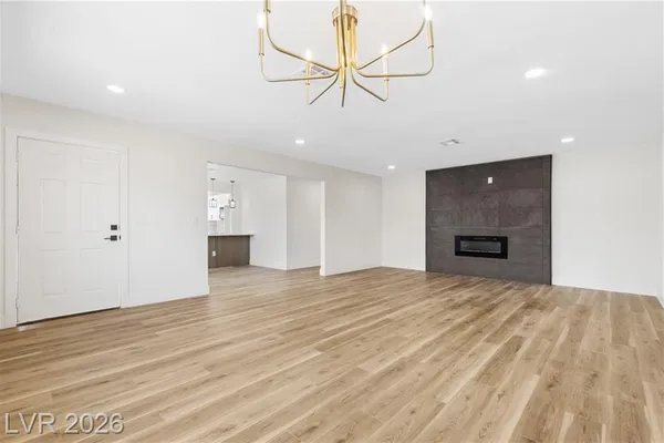 30 E VICTORY RD
