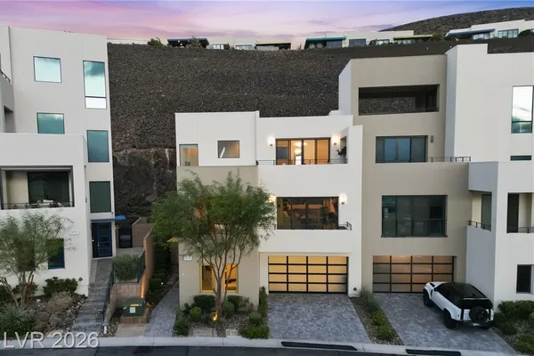 374 SOLITUDE PEAK LN