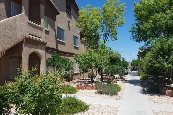 5750 E HACIENDA AVE 202