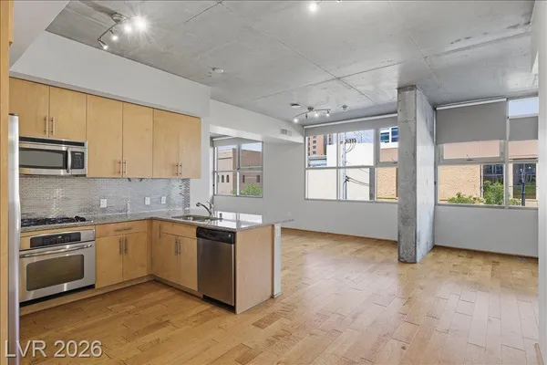 353 E BONNEVILLE AVE 295