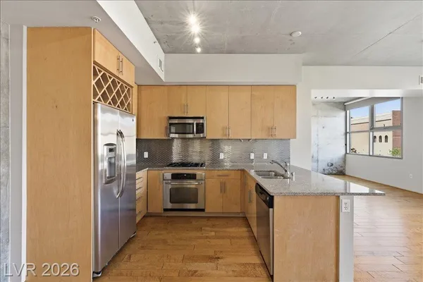 353 E BONNEVILLE AVE 295