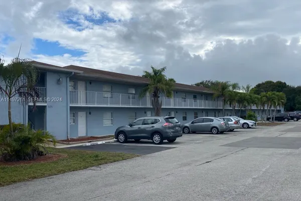 617 IXORIA AVE 29