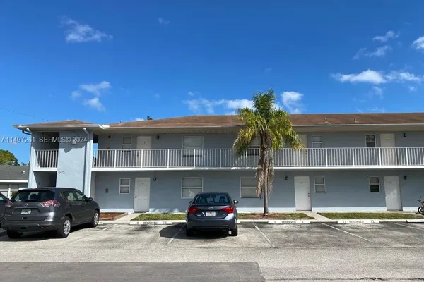 617 IXORIA AVE 29