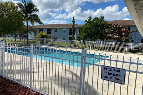 617 IXORIA AVE 29
