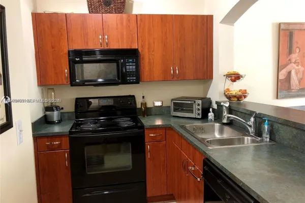 9172 COLLINS AVE 13