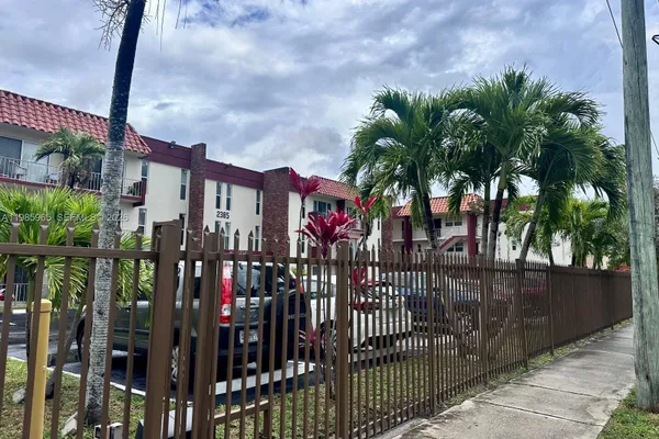 2385 NW 11TH ST B16