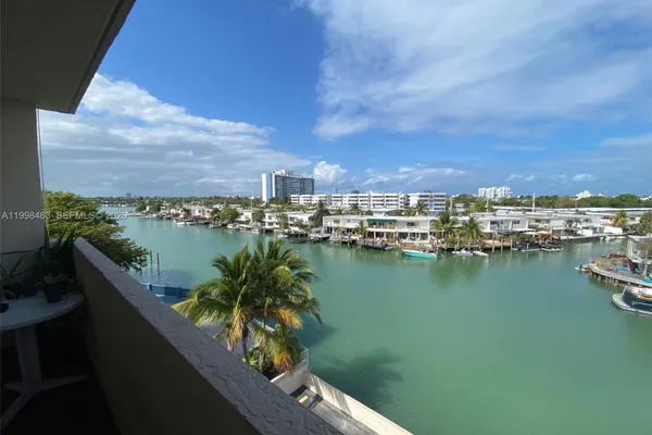 7125 BAY DR 506