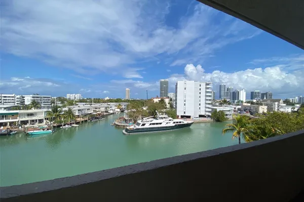 7125 BAY DR 506