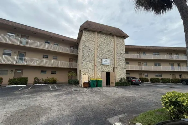 5041 W OAKLAND PARK BLVD 110