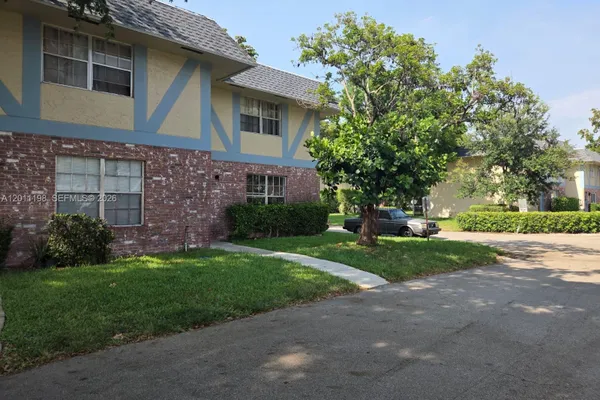 7505 KIMBERLY BLVD 122