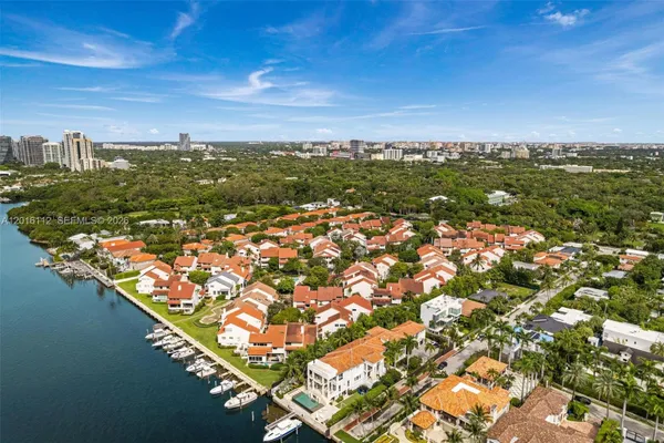 2000 S BAYSHORE DR 69