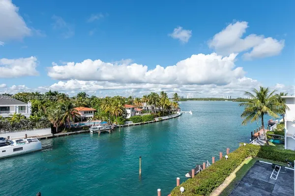 10180 W BAY HARBOR DR 4A