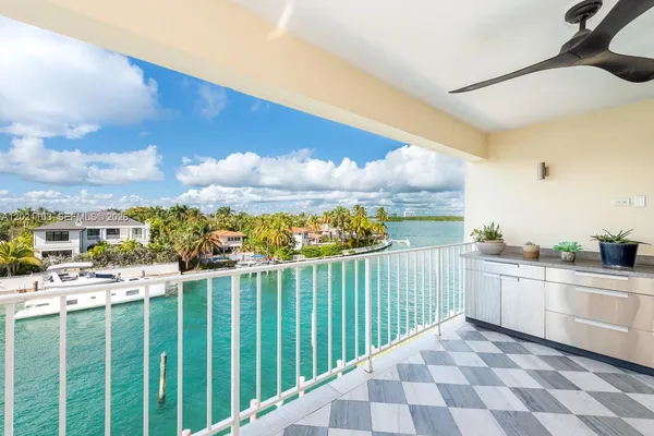 10180 W BAY HARBOR DR 4A