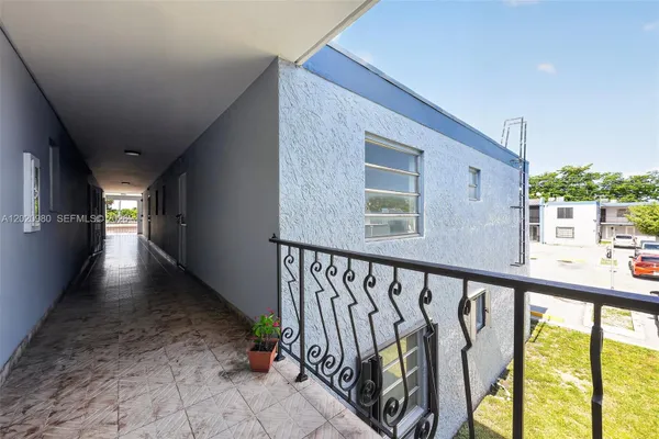 145 SW 30TH CT B208