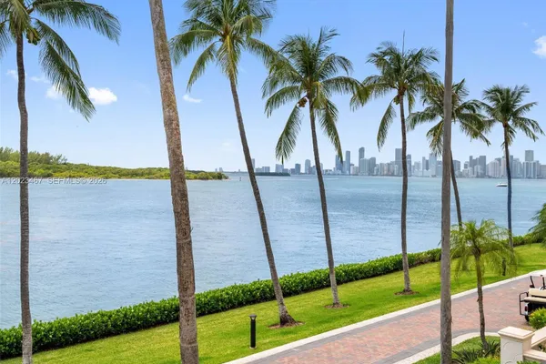 2425 FISHER ISLAND DR 5205
