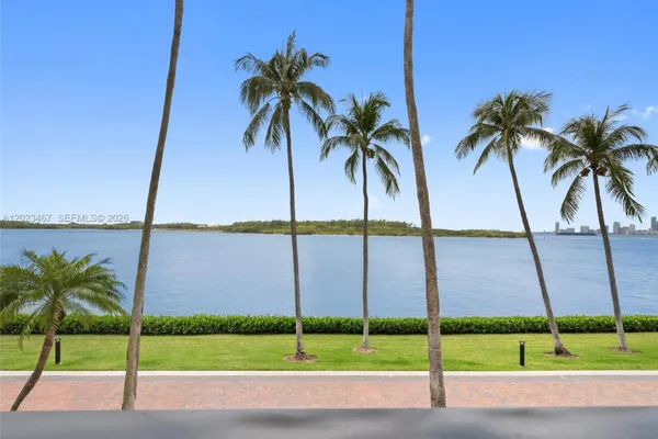 2425 FISHER ISLAND DR 5205