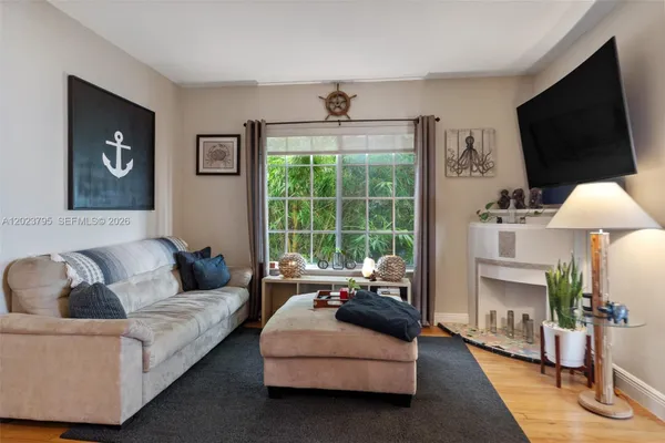 936 PENNSYLVANIA AVE 205