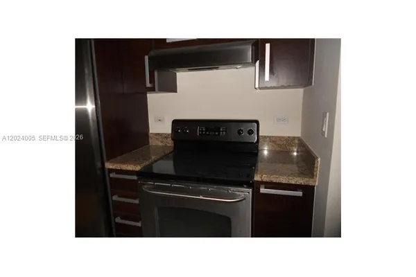 2525 SW 3 AVE 1006