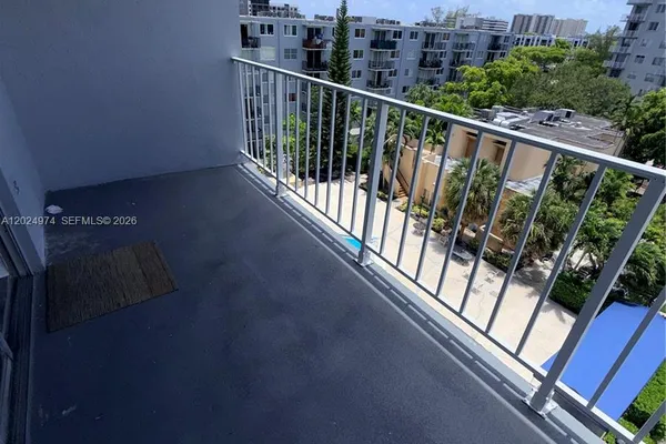 1470 NE 125TH TER 605