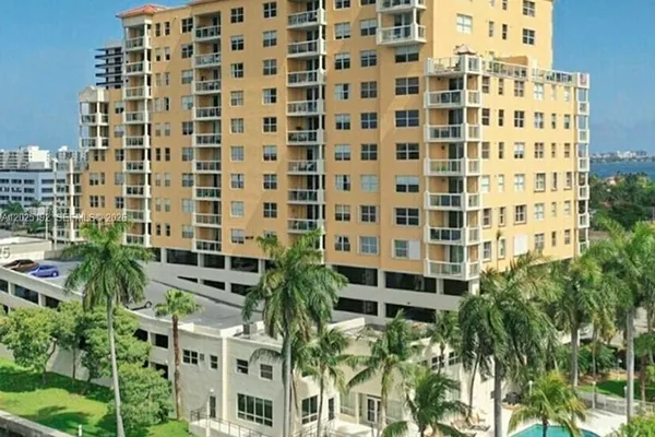 1625 KENNEDY CSWY 1207C