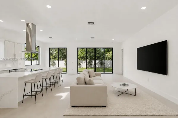 1521 SW 40TH TER