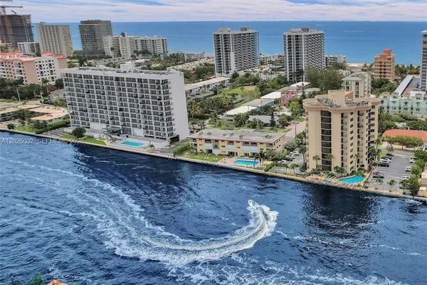 501 N RIVERSIDE DR PH 2
