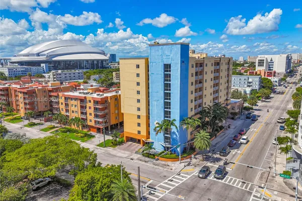218 NW 12TH AVE 702