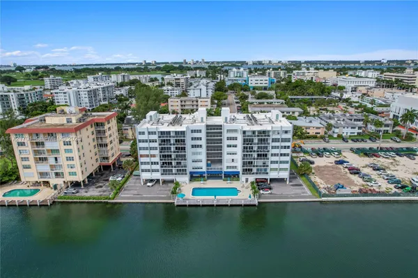 9381 E BAY HARBOR DR 401N